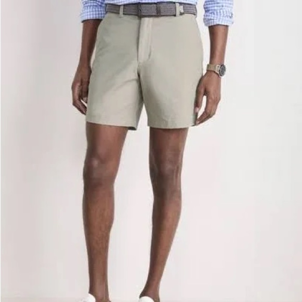 Vineyard Vines 7 inch On The Go Performance Short